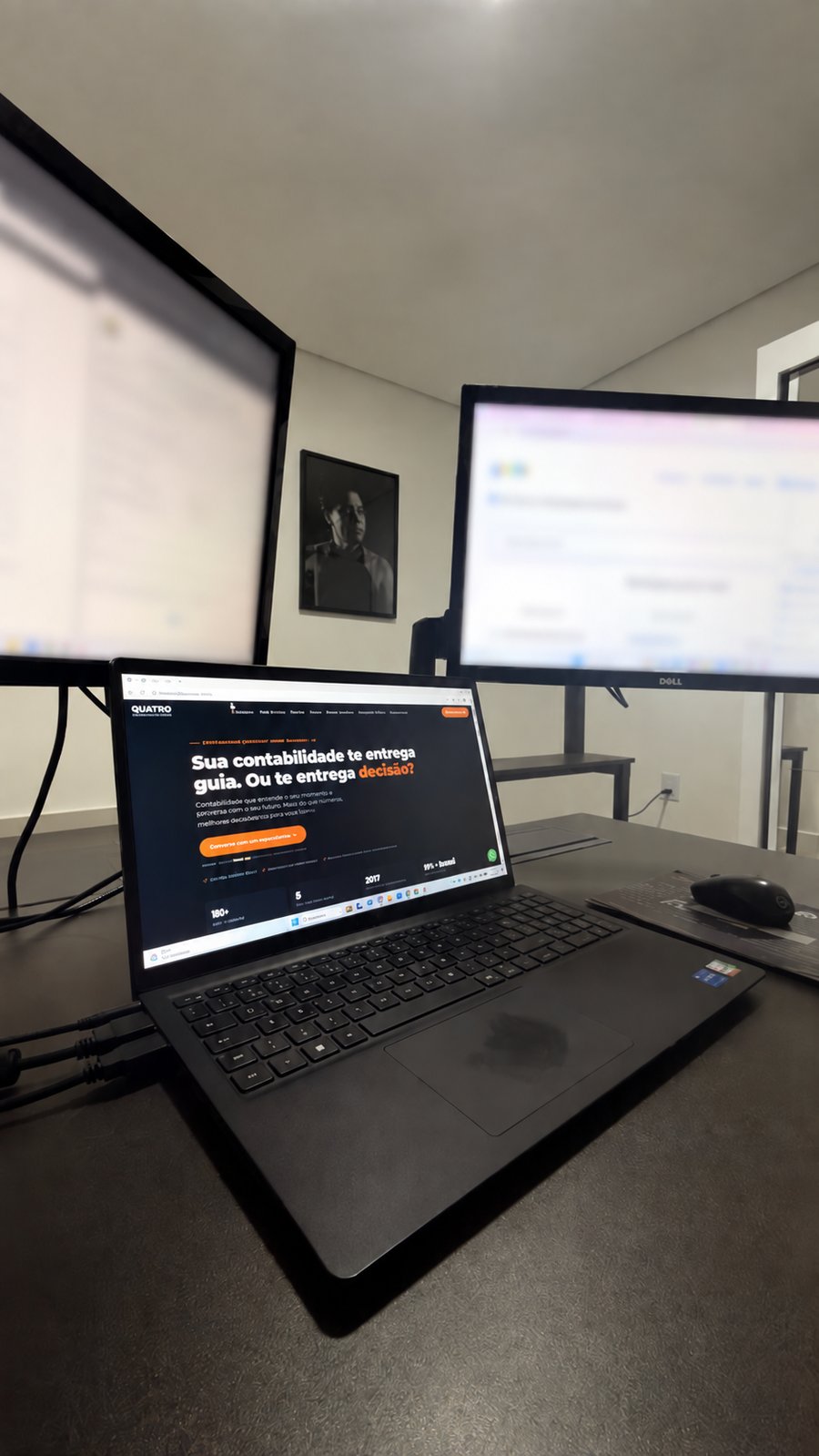 Mesa de trabalho na Quatro Gestão Contábil